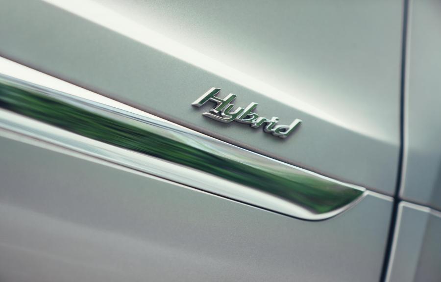 Логотип Bentley Bentayga Hybrid 2019 года  (NA) (фото 5 из 18)